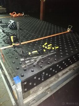 Svařovací stůl s upinanim