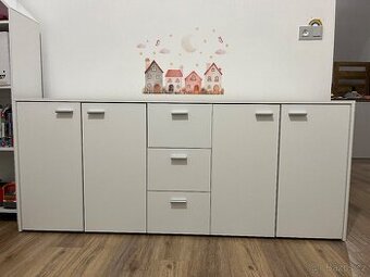 Bílá komoda/skříň pod TV