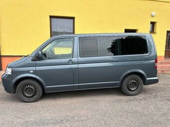 VW Multivan 4x2, 2,5 TD 96 kw,spací lavice,7 míst,tope