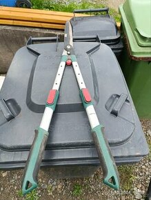 Nuzky na vetve a kere Parkside