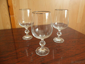 Tři koňakové skleničky
