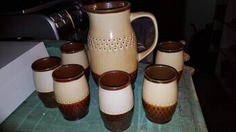 džbánek s pohárky