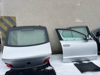 Dveře Škoda Superb 2 sedan stříbrná LA7W 9156