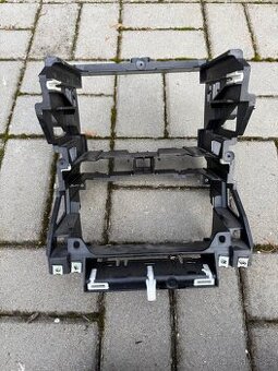 Audi A3 8P koš pro 2din radio.