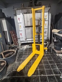 Vysokozdvižný vozík