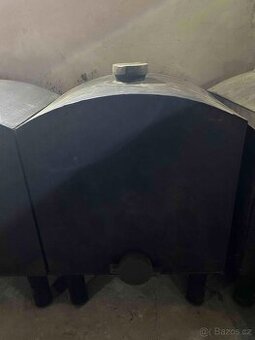 Plastová nádoba na 750L