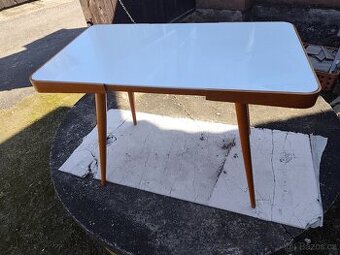 KONFERENČNÍ STOLEK JIROUTEK.