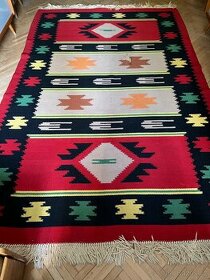 krásný retro kelim koberec