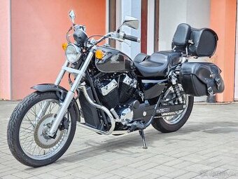 Honda VT 750S, původ ČR, servisní knížka, brašny