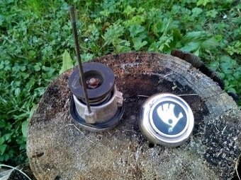 Víčko nádrže škoda 100 + vrch z prvomodelu