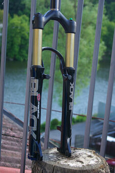 vidlice Manitou Black Super Air, FluidFlow, 26"