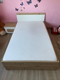 Postel 120x200cm + pěnová matrace + noční stolek