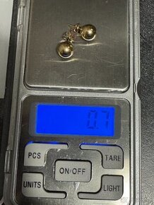 Zlaté náušnice 0,7g