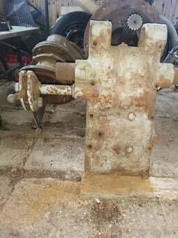 víko hydrauliky zetor 4011