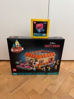 LEGO 10352 The Simpsons: Krusty Burger + GWP Obývací pokoj