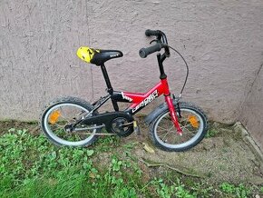 Dětské kolo a koloběžka