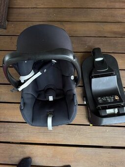 Maxi-Cosi CabrioFix i-Size - Essential 2022 Black + základna