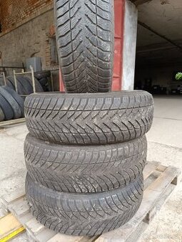 GOOD YEAR Ultragrip 235/70R17 111T