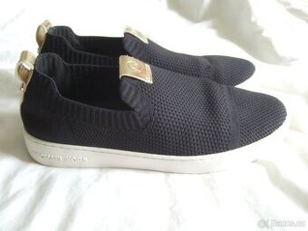 Espadrile.