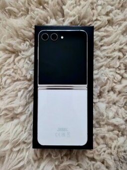 SAMGUNG Galaxy Z FLIP 5 512GB ŠPIČKOVÝ STAV, ÚPLNĚ JAK NOVÝ