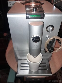 Kávovar Jura Ena 7 Piano Black kapučíno