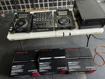 Pioneer (2x) CDJ2000 NXS2 a (1x) DJM-900 NXS2 mixážní DJ sys