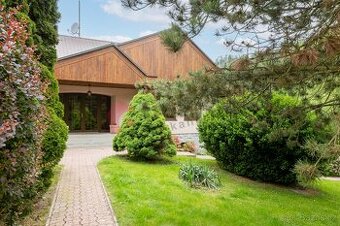 Luxusní Rodinný Dům na Prodej ve Hvězdonicích