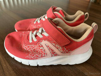 DÍVČÍ TENISKY / SÁLOVKY VEL.31