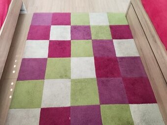 Prodám koberec 140x200cm.