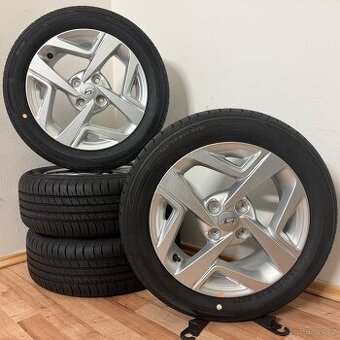 NOVÁ HYUNDAI i10 4x100 R15 ET48+LETNÍ 185/55R15 7m