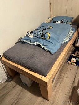 Masivní dřevěná postel 90x200