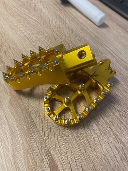 Stupačky na motorku