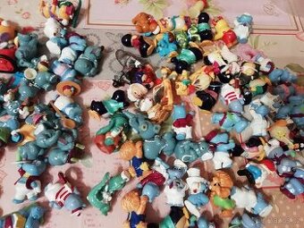 100 ks kinder figurky