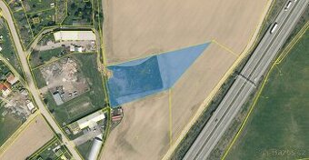 Pozemek 6770 m² u dálnice D3, pro výrobu/skladování/průmysl