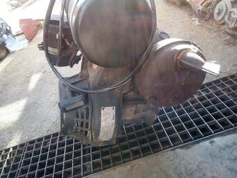 Prodám motor na MF70 originál - Třeboň