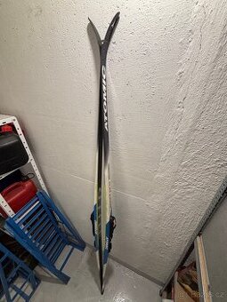 Běžky Atomic se skinem