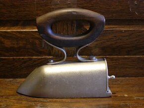 Starožitná žehlička - 1