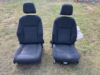 DodgeCharger-přední sedacky