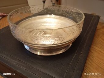 Broušené misky s podstavcem