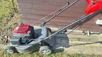 Benzínová sekačka s pojezdem