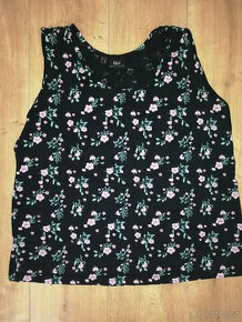 Černé tílko s kytičkami, vel. 48/50