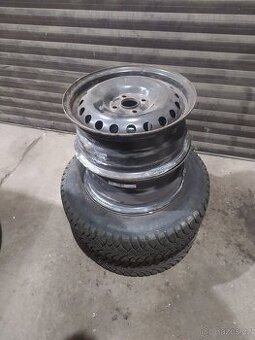 Zimní pneu Vraník 15" + plechové disky