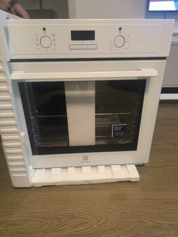 Vestavná trouba ELECTROLUX 600 FLEX EOF3H70V