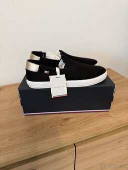 Tommy Hilfiger slip-on