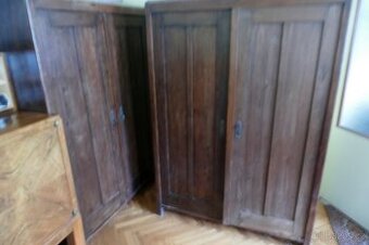 Starožitné skříně z masivu