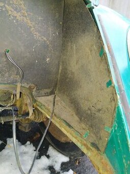 Prodám originál a zachovalý odhlučnění motoru