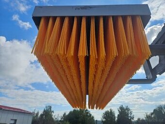 Pevný smeták pro bagr, 12 kartáčů, 2400mm