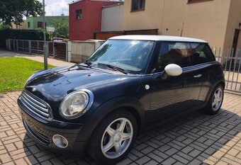 Míní Cooper 1.6i 88kW najeto pouze 158 543km