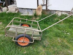 Lehký dvoukolový vozík s nafukovacími koly