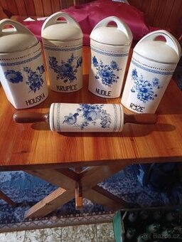 Sada porcelánových doz